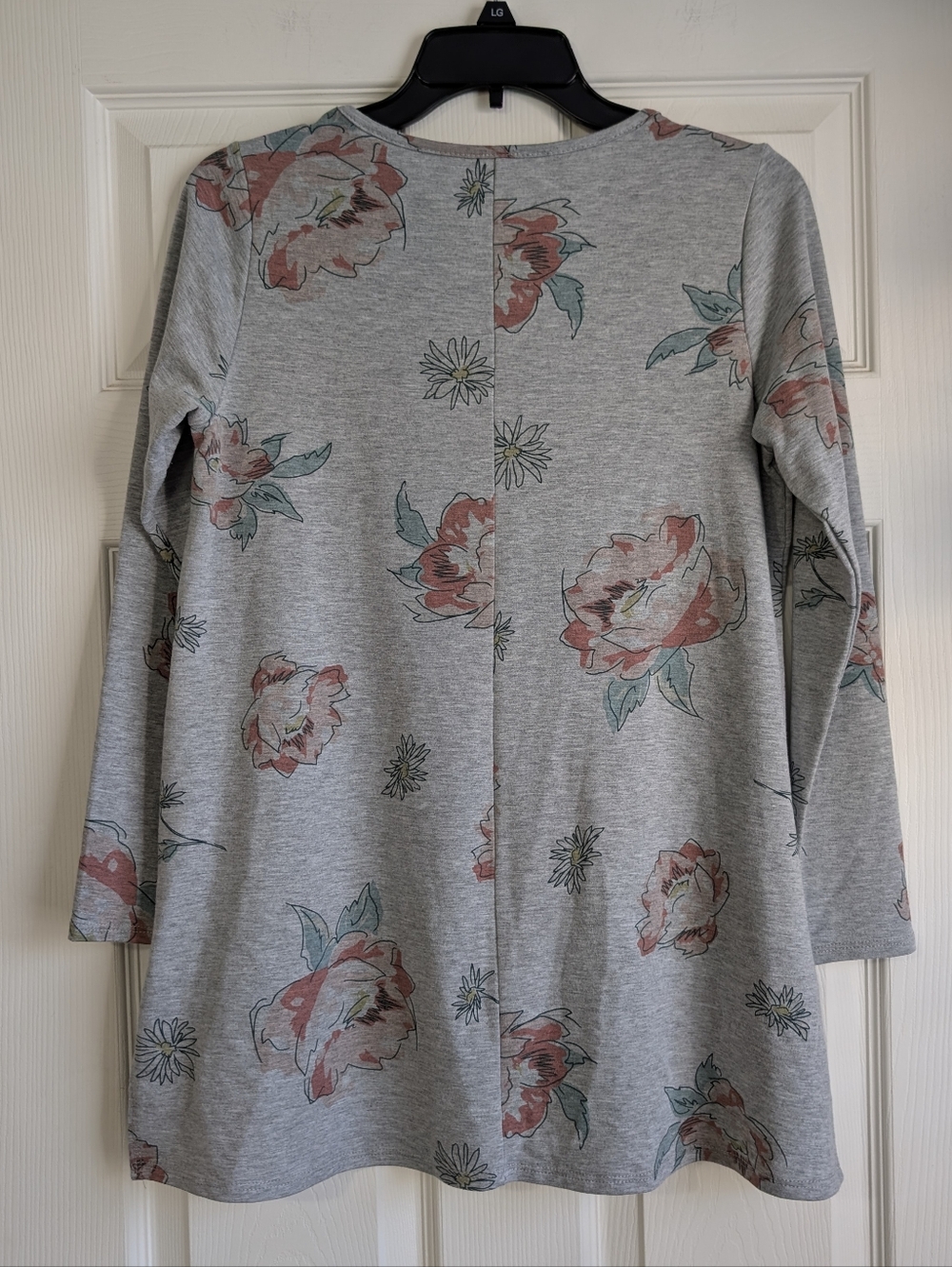 Coco Kelly Gray Floral Crisscross V-Neck Tunic Top Size S - Picture 7 of 9